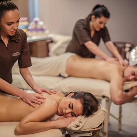 Royal Princess Hotel Dubrovnik Ngoại thất bức ảnh Massage therapists working in a spa