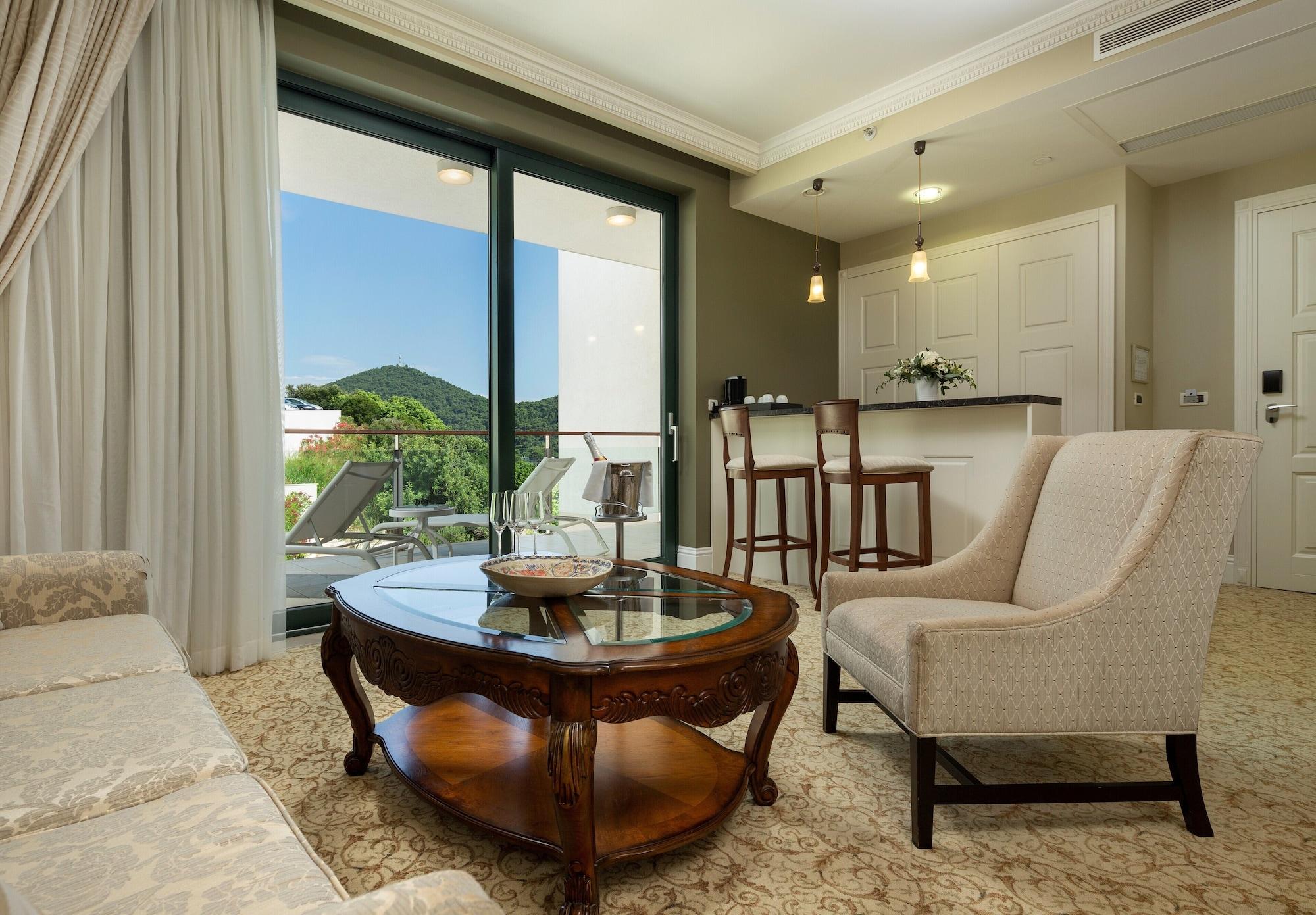 Royal Princess Hotel Dubrovnik Ngoại thất bức ảnh A living room