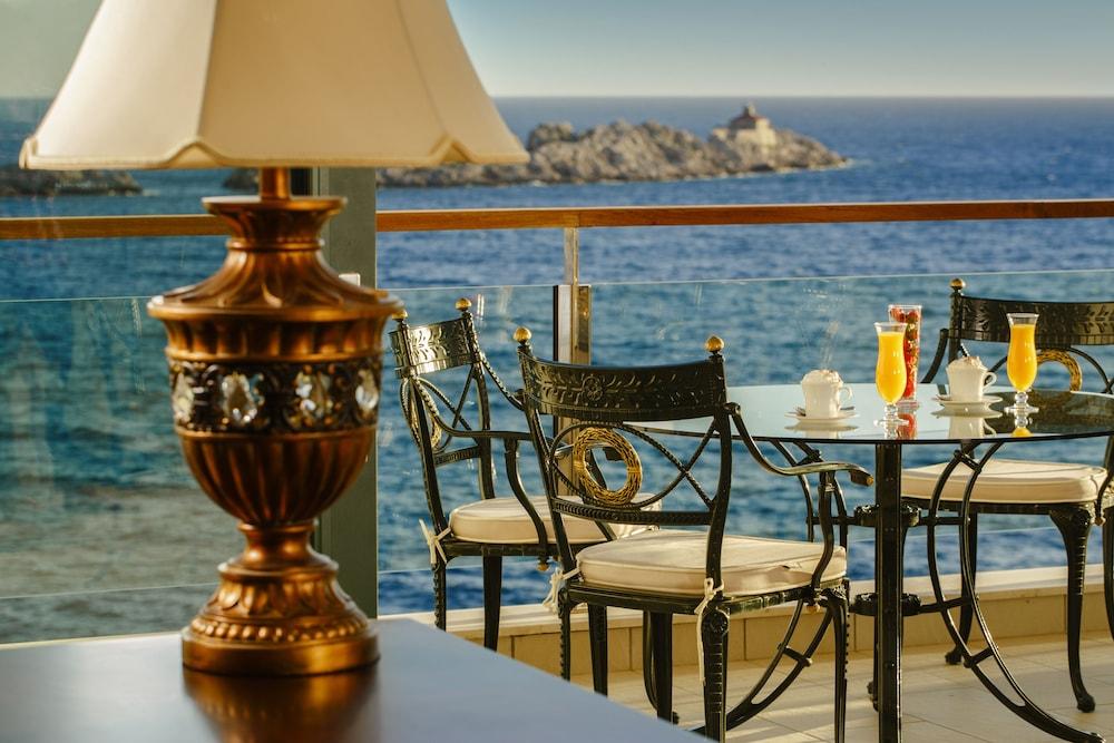Royal Princess Hotel Dubrovnik Ngoại thất bức ảnh View of the Gulf of St. Lawrence from the hotel