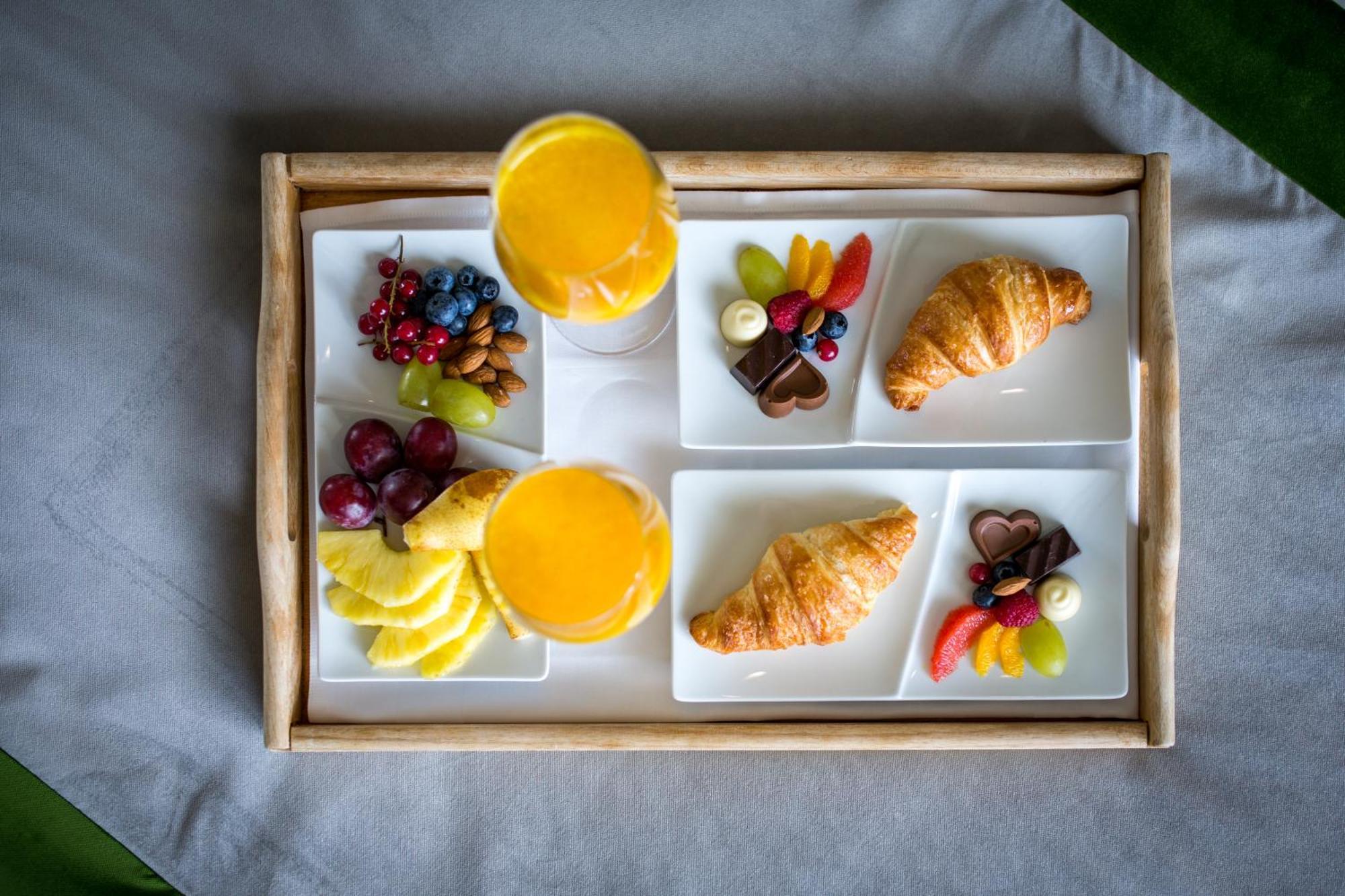 Royal Princess Hotel Dubrovnik Ngoại thất bức ảnh A breakfast tray