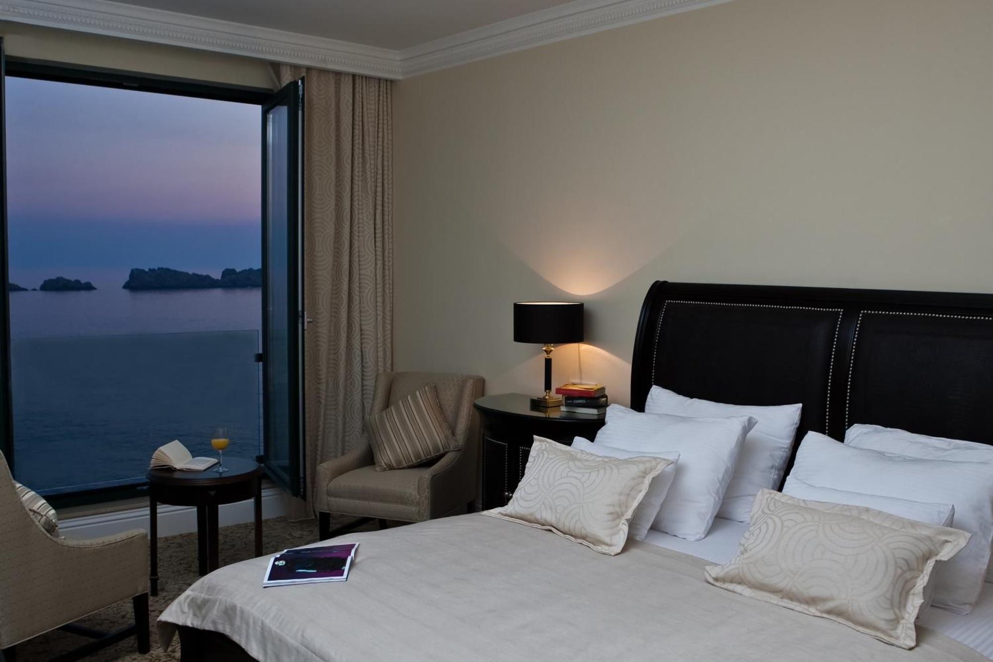 Royal Princess Hotel Dubrovnik Ngoại thất bức ảnh A room at the hotel
