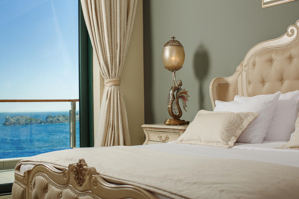 Royal Princess Hotel Dubrovnik Ngoại thất bức ảnh A bedroom at the hotel