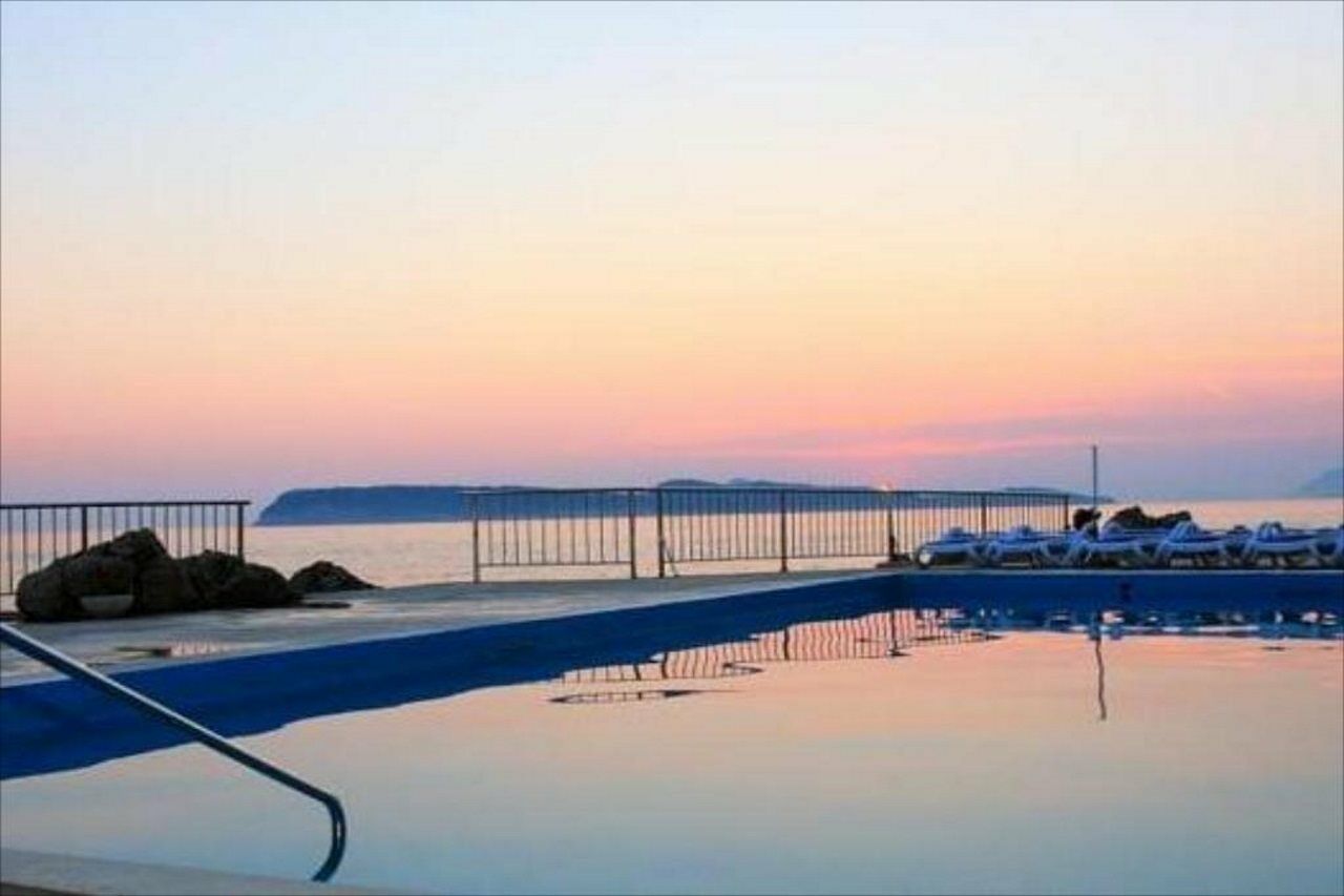 Royal Princess Hotel Dubrovnik Ngoại thất bức ảnh Sunset at the port of Rafina